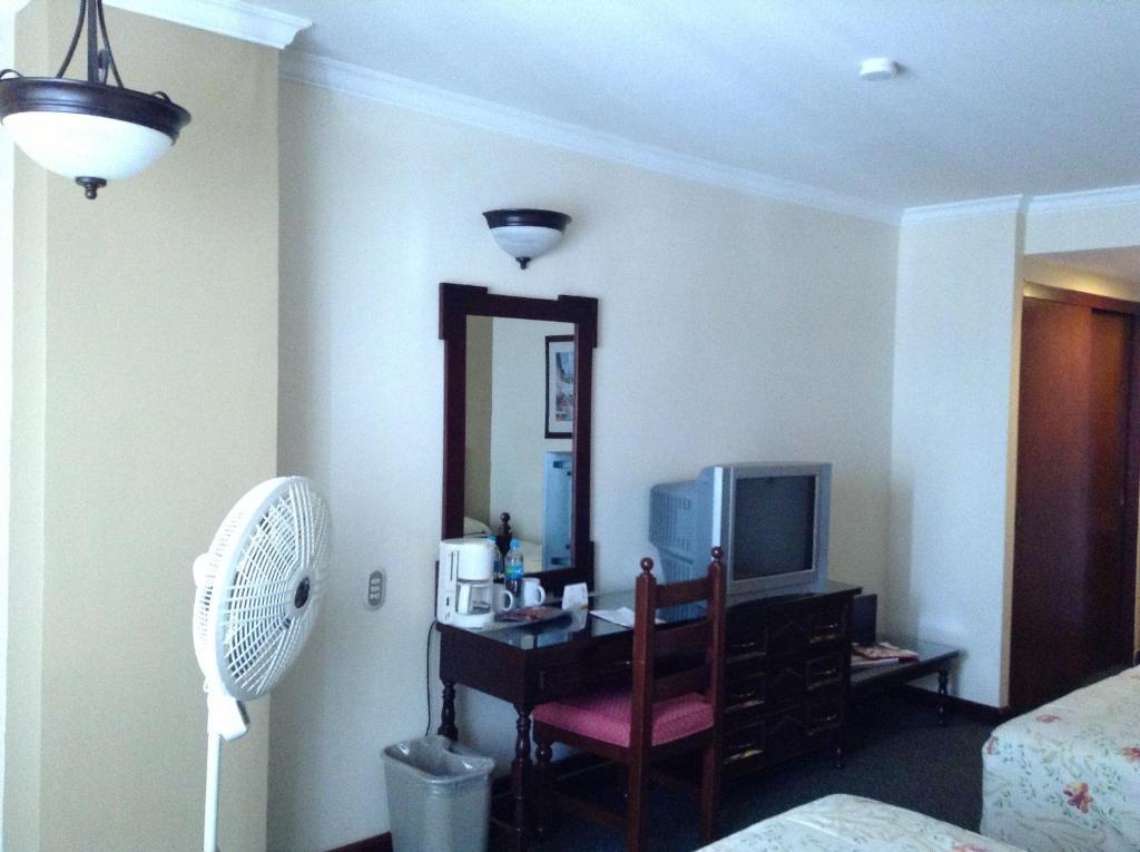 Hotel Real De Uruapan Uruapan  客房 照片